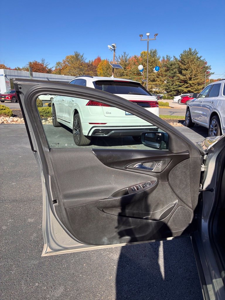 Used 2018 Chevrolet Malibu LT FWD image 28