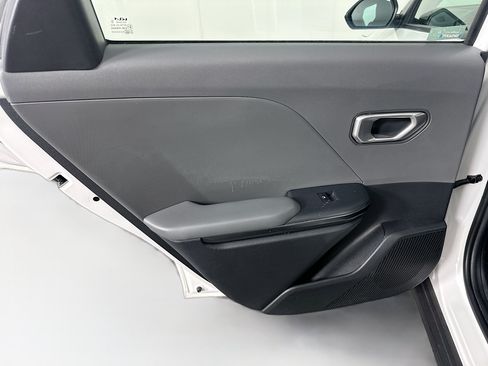 Used 2025 Kia K4 FWD image 25