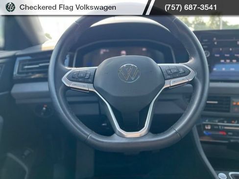 Used 2025 Volkswagen Jetta SE FWD image 36