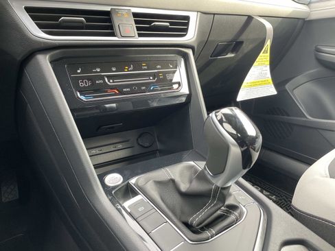 New 2026 Volkswagen Taos SE FWD image 30