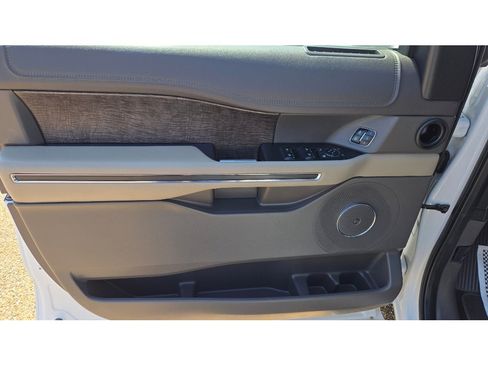 Used 2018 Ford Expedition Limited RWD image 25