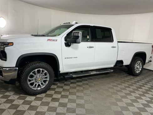 Used 2024 Chevrolet Silverado 2500 LTZ w/ LTZ Convenience Package image 4
