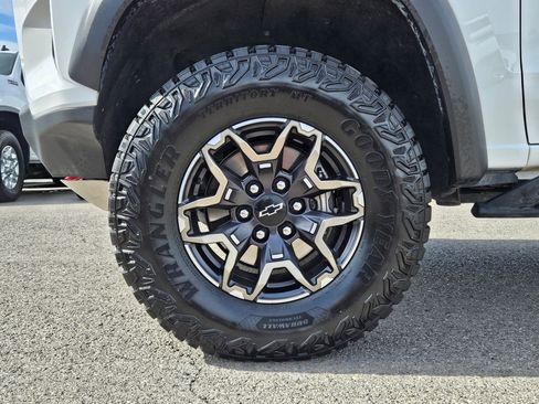 Used 2026 Chevrolet Colorado ZR2 w/ Technology Package AWD/4WD image 11
