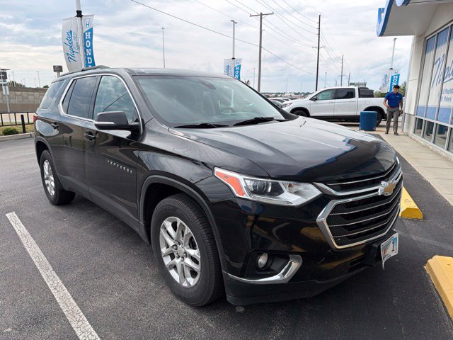 Used 2020 Chevrolet Traverse LT w/ Driver Confidence II Package AWD/4WD image 3