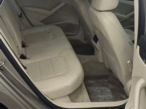 Used 2015 Volkswagen Passat TDI SE image 11