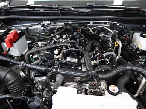 Used 2025 Toyota 4Runner SR5 AWD/4WD image 32