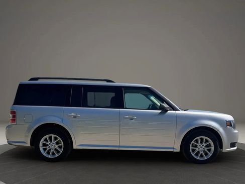 Used 2017 Ford Flex SE image 6