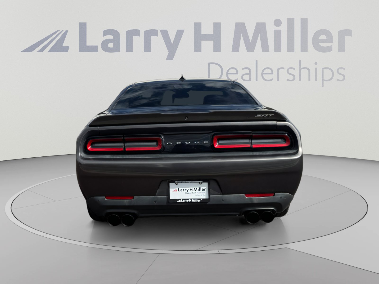 Used 2015 Dodge Challenger SRT w/ Technology Group RWD image 4