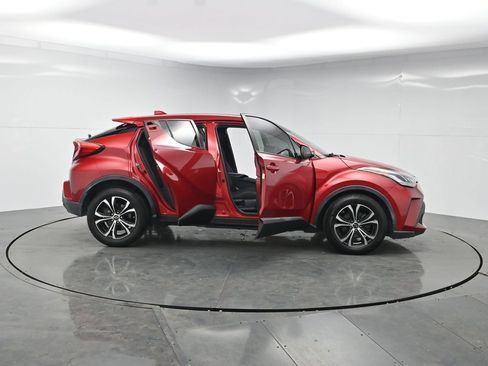 Used 2020 Toyota C-HR LE FWD image 43