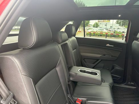 Used 2022 Volkswagen Atlas Cross Sport SEL R-Line AWD/4WD image 7