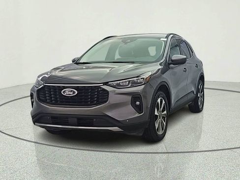 Used 2024 Ford Escape Platinum AWD/4WD image 2