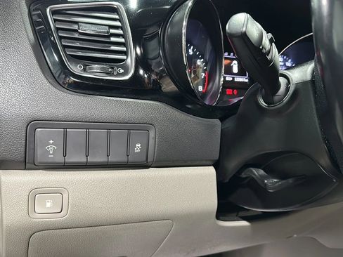 Used 2018 Kia Sedona EX image 28