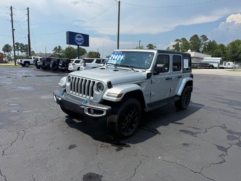 Used 2023 Jeep Wrangler Unlimited Sahara w/ Cold Weather Group AWD/4WD image 1