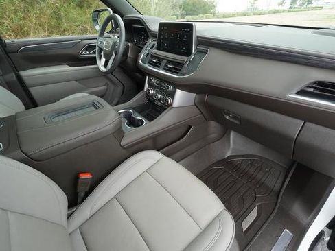 Used 2024 GMC Yukon SLT w/ SLT Premium Package image 27