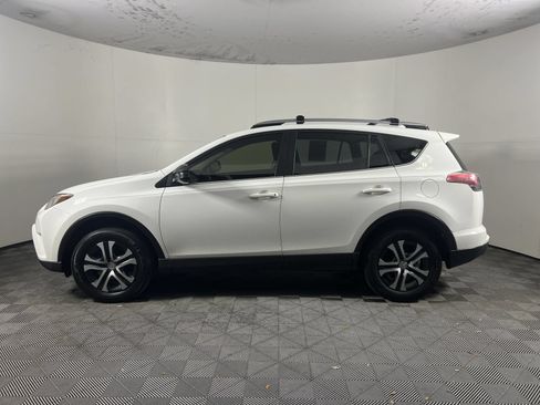 Used 2018 Toyota RAV4 LE FWD image 7