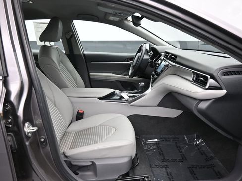 Used 2020 Toyota Camry SE FWD image 40