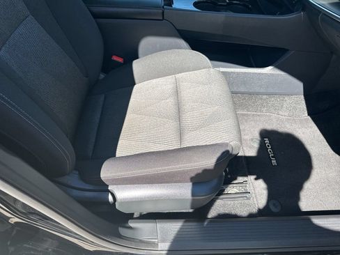 Used 2025 Nissan Rogue SV FWD image 15