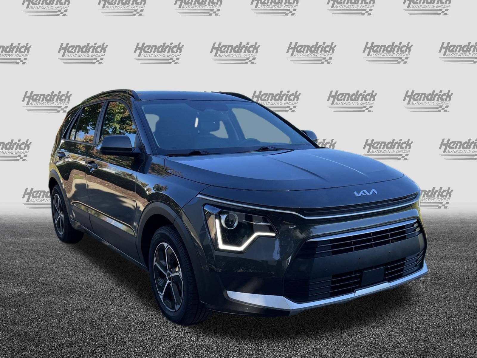 Used 2025 Kia Niro EX FWD image 2