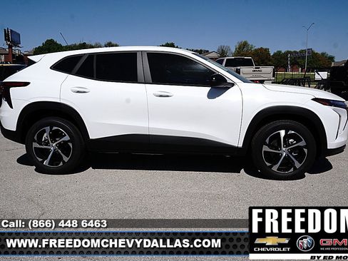 New 2026 Chevrolet Trax RS w/ Driver Confidence Package image 8