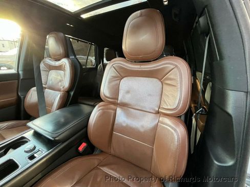 Used 2021 Lincoln Aviator Reserve image 16