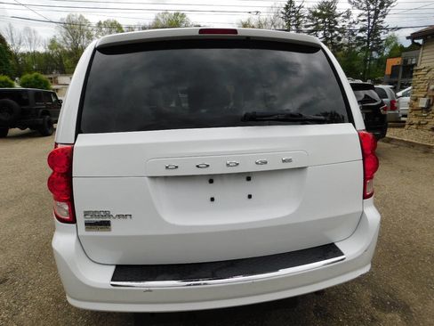 Used 2017 Dodge Grand Caravan SXT FWD image 13