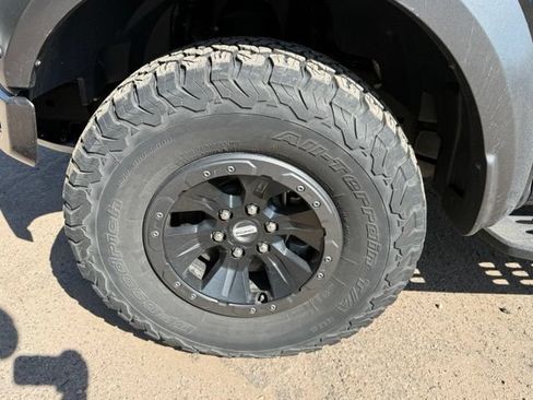 Used 2017 Ford F150 Raptor w/ Equipment Group 802A Luxury AWD/4WD image 11