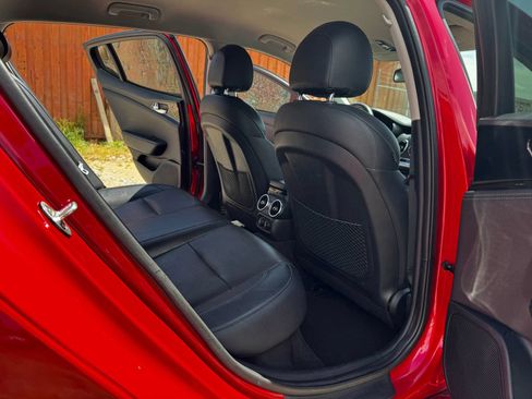 Used 2019 Kia Stinger RWD image 6