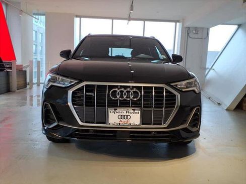 Certified 2025 Audi Q3 2.0T Premium w/ Convenience Package image 2