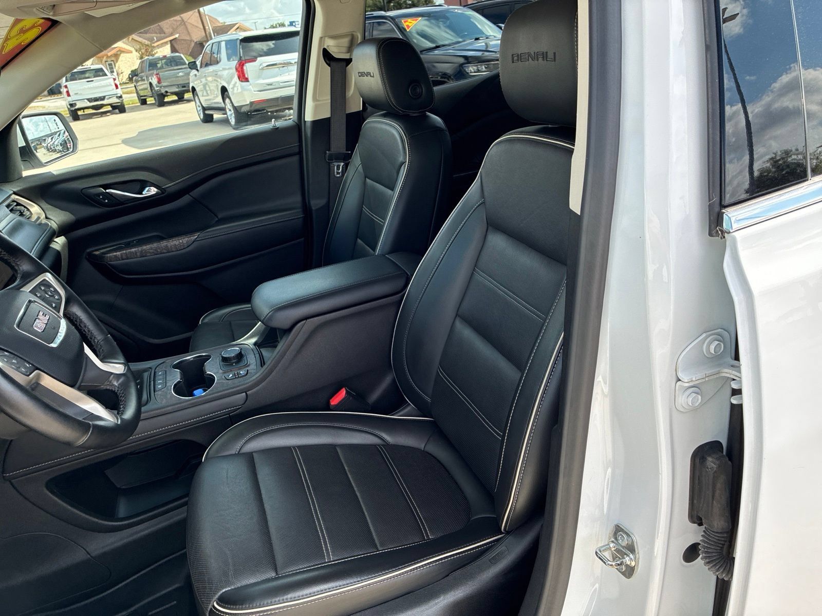 Used 2023 GMC Acadia Denali FWD image 22