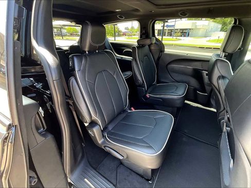 New 2026 Chrysler Pacifica Limited w/ S Appearance Package image 21