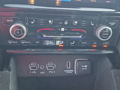 Used 2023 Jeep Grand Cherokee Overland AWD/4WD image 19