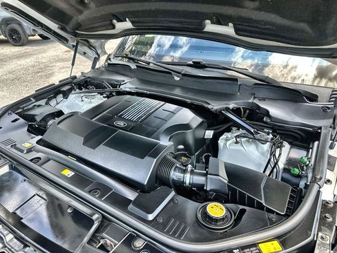 Used 2018 Land Rover Range Rover Sport HSE image 30