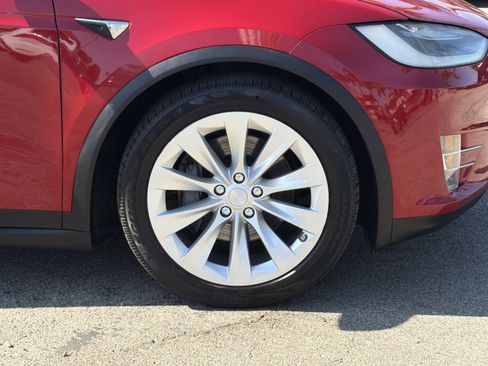 Used 2018 Tesla Model X 75D image 32