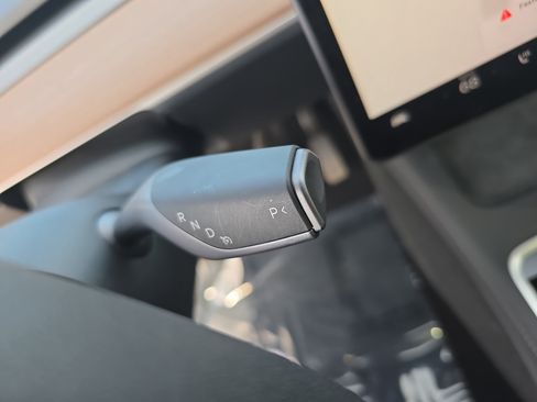 Used 2025 Tesla Model Y Long Range image 27