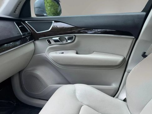 Used 2019 Volvo XC90 T6 Momentum AWD/4WD image 7