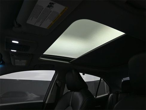 Certified 2018 Toyota Camry XSE image 2