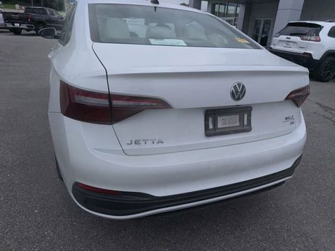 Used 2022 Volkswagen Jetta SE FWD image 16