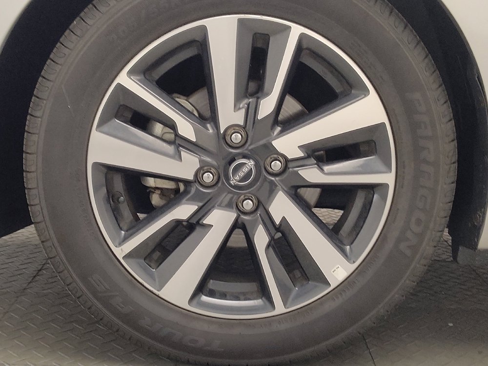 Used 2025 Nissan Versa SV FWD image 31