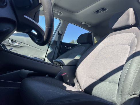 Used 2023 Hyundai Kona SEL image 3