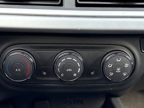 Certified 2024 Chevrolet Trax RS image 16