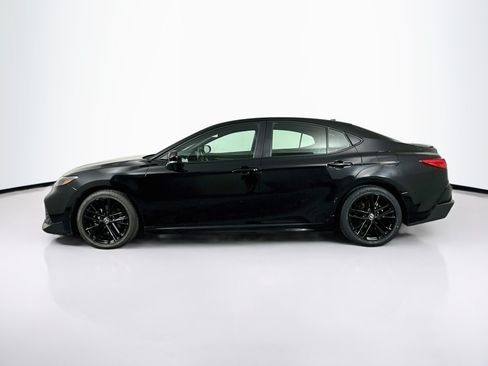 Used 2025 Toyota Camry SE FWD image 4