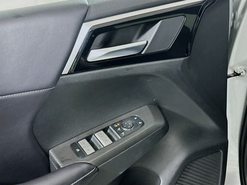 Used 2024 Mitsubishi Outlander SE image 15