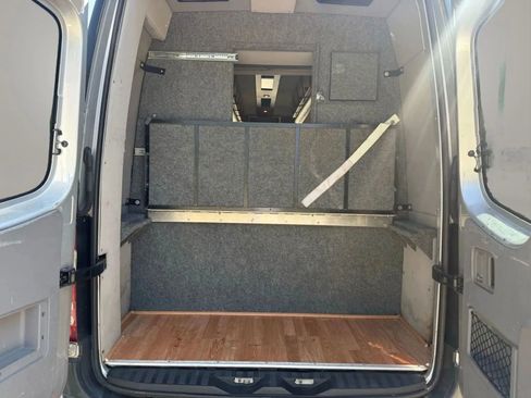 Used 2008 Freightliner Sprinter 3500 RWD image 12