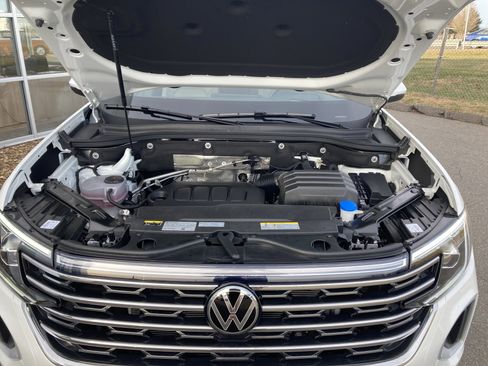 Certified 2025 Volkswagen Atlas SEL image 4