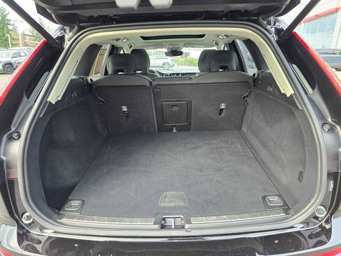 Used 2025 Volvo XC60 B5 Plus image 17