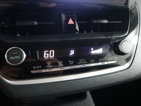 Used 2025 Toyota Corolla LE FWD image 30
