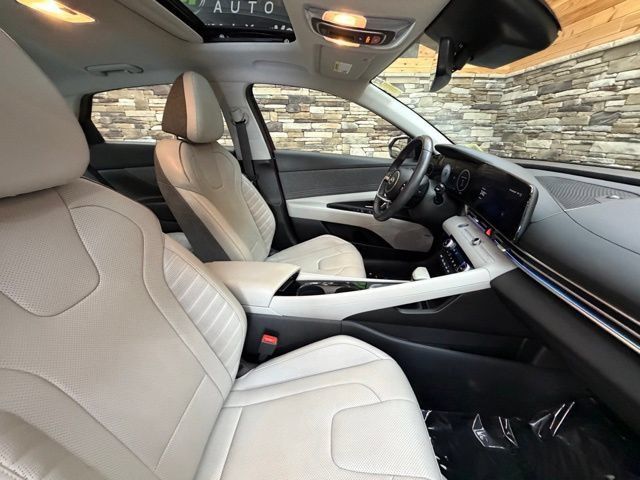 Certified 2023 Hyundai Elantra Limited w/ Preferred Accessory Package FWD image 17