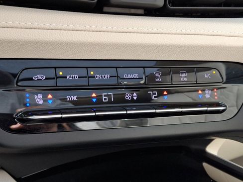 Used 2023 Buick Envision Avenir image 17