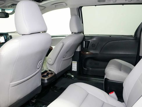 Used 2016 Toyota Sienna Limited Premium FWD image 18