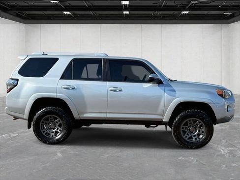 Used 2016 Toyota 4Runner SR5 AWD/4WD image 4
